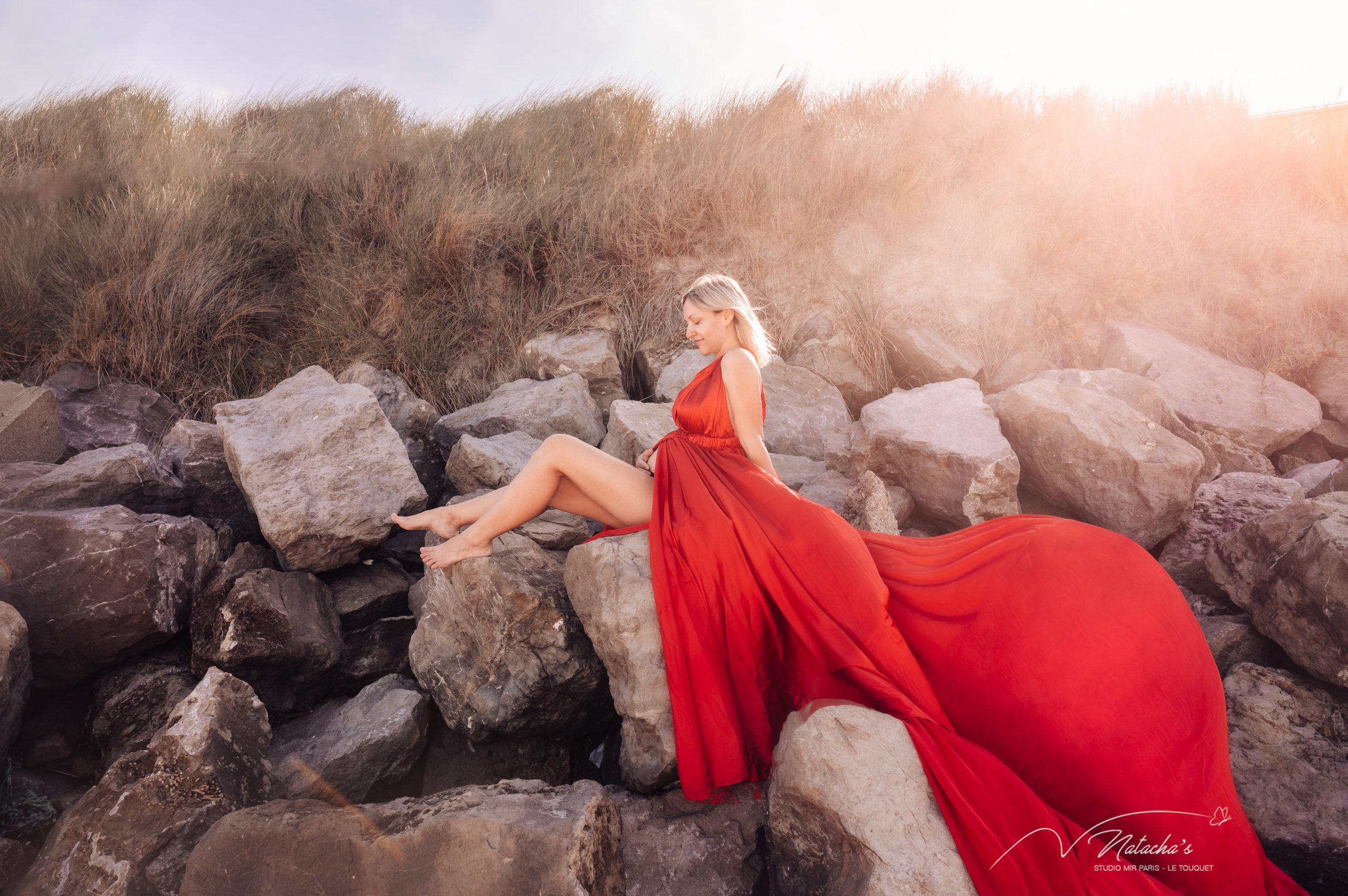 Shooting flyingdress grossesse sur la plage du Touquet