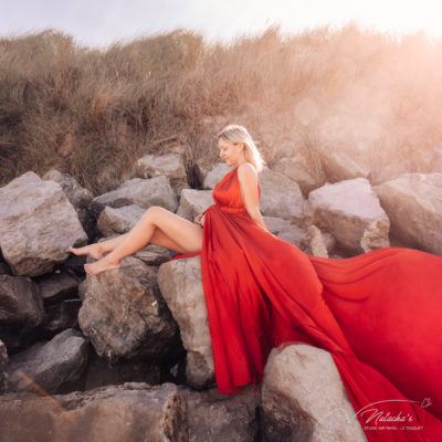 Shooting flyingdress grossesse sur la plage du Touquet