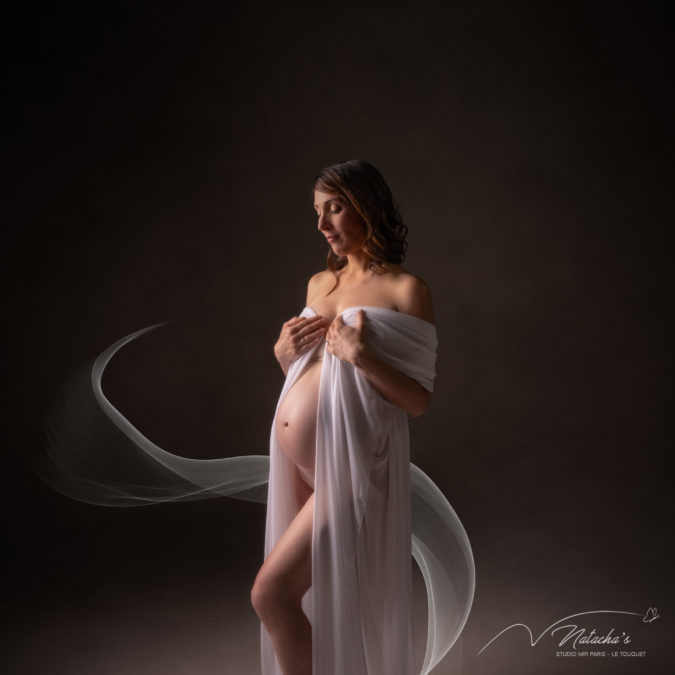 Photographe grossesse avec accessoires dans les Hauts-de-France
