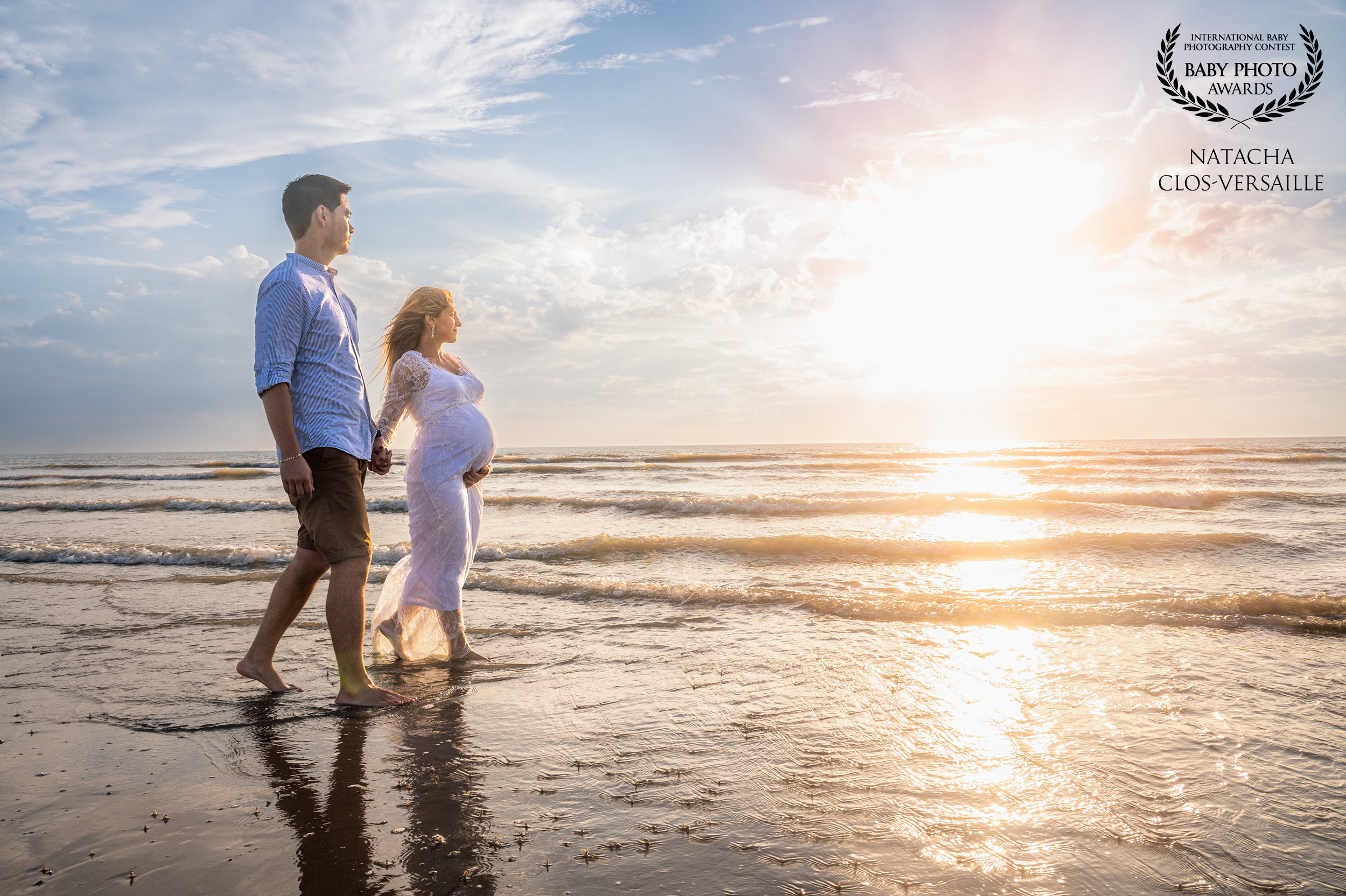 Photographe grossesse en extérieur en couple sur la plage du Touquet-Paris-Plage