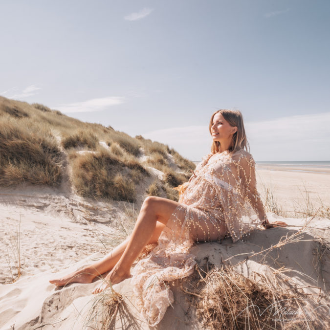 Shooting photo grossesse sur la plage du Touquet 