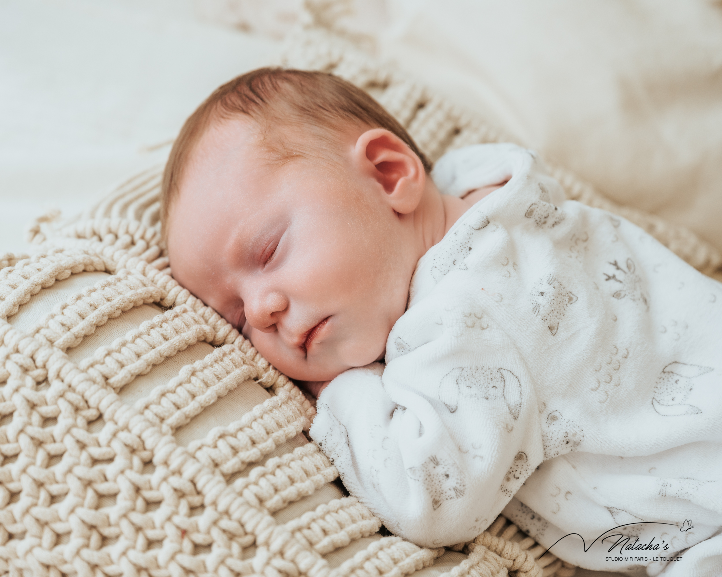 Photographe au touquet pour un shooting naissance en studio