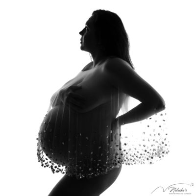 Photographe femme enceinte noir et blanc au Touquet