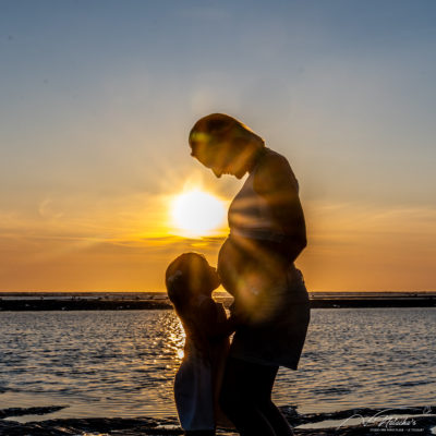 Photographe grossesse en famille sur la plage du Touquet