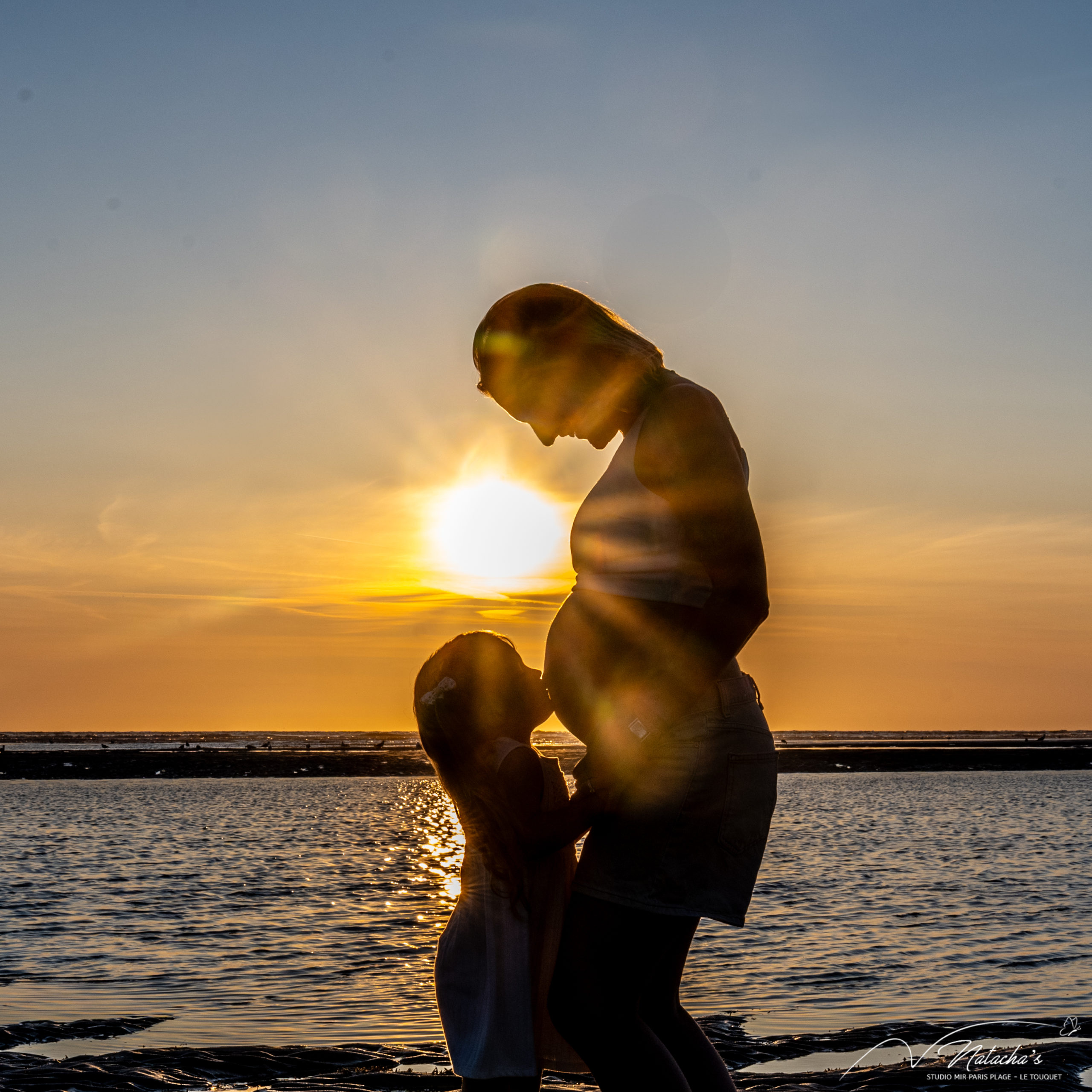Photographe grossesse en famille sur la plage du Touquet
