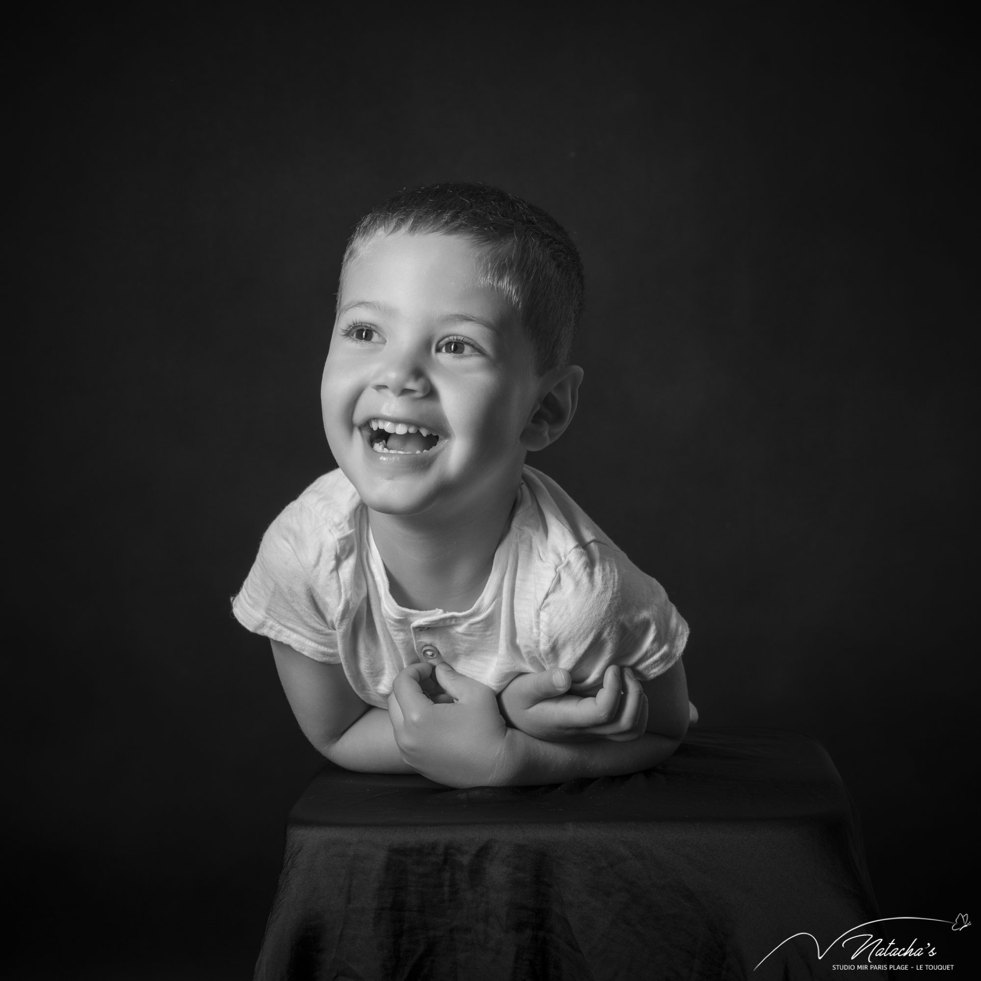 Portrait d'enfant en noir et blanc au Touquet