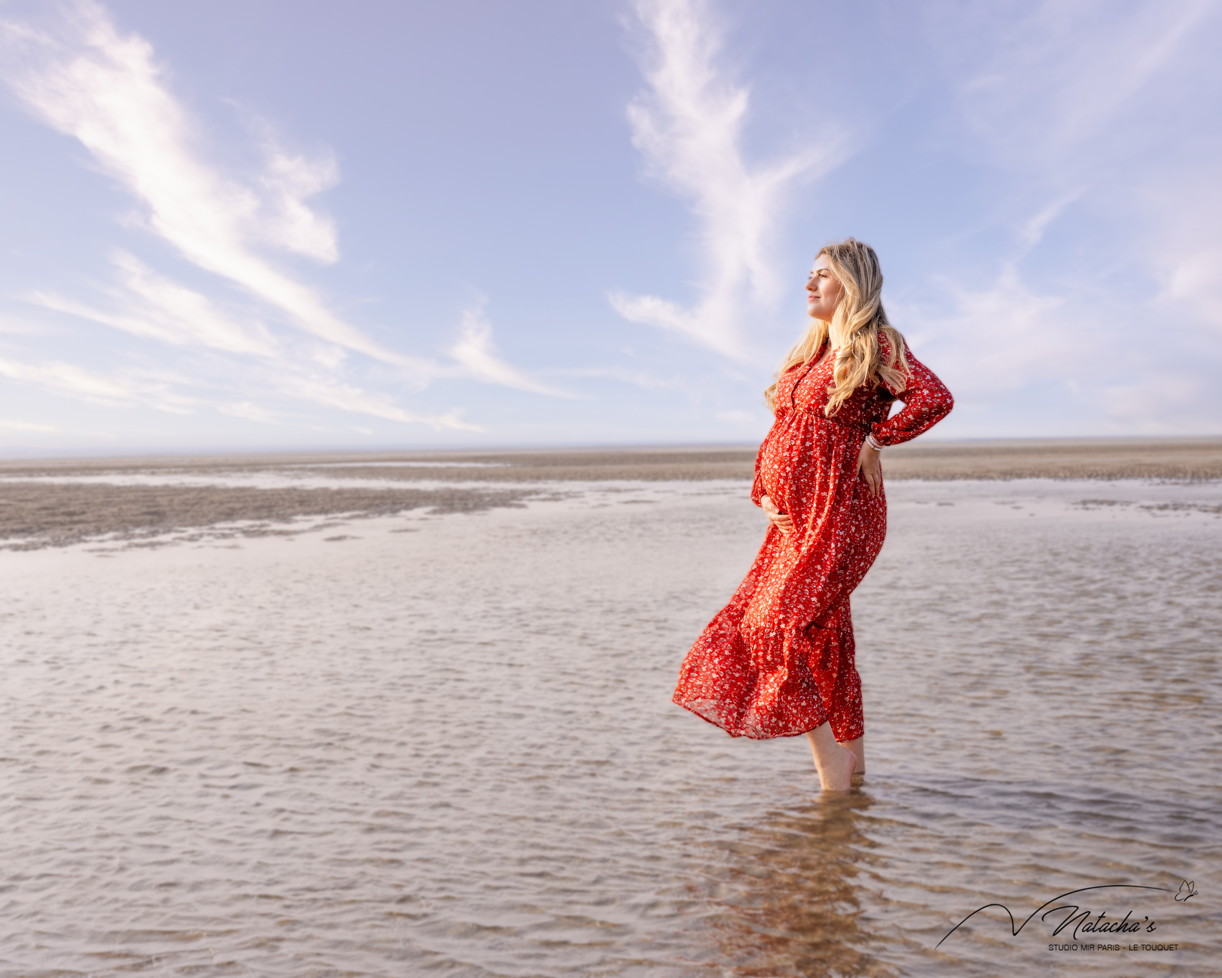 Shooting grossesse sur la plage du Touquet: une séance photo douce et naturelle pour sublimer la maternité dans un décor exceptionnel.