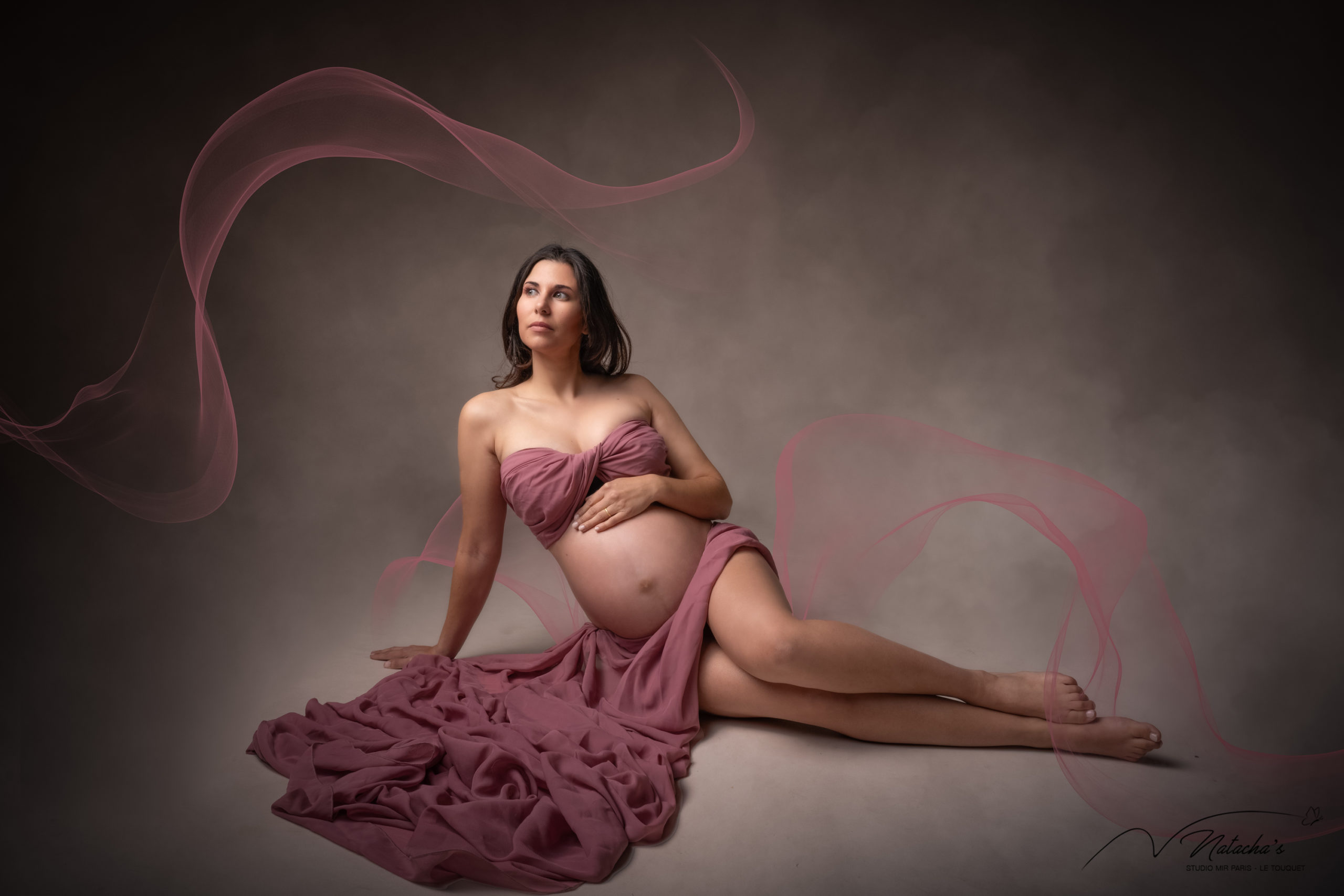Shooting photos en studio au Touquet: immortalisez votre grossesse lors d'une séance photos