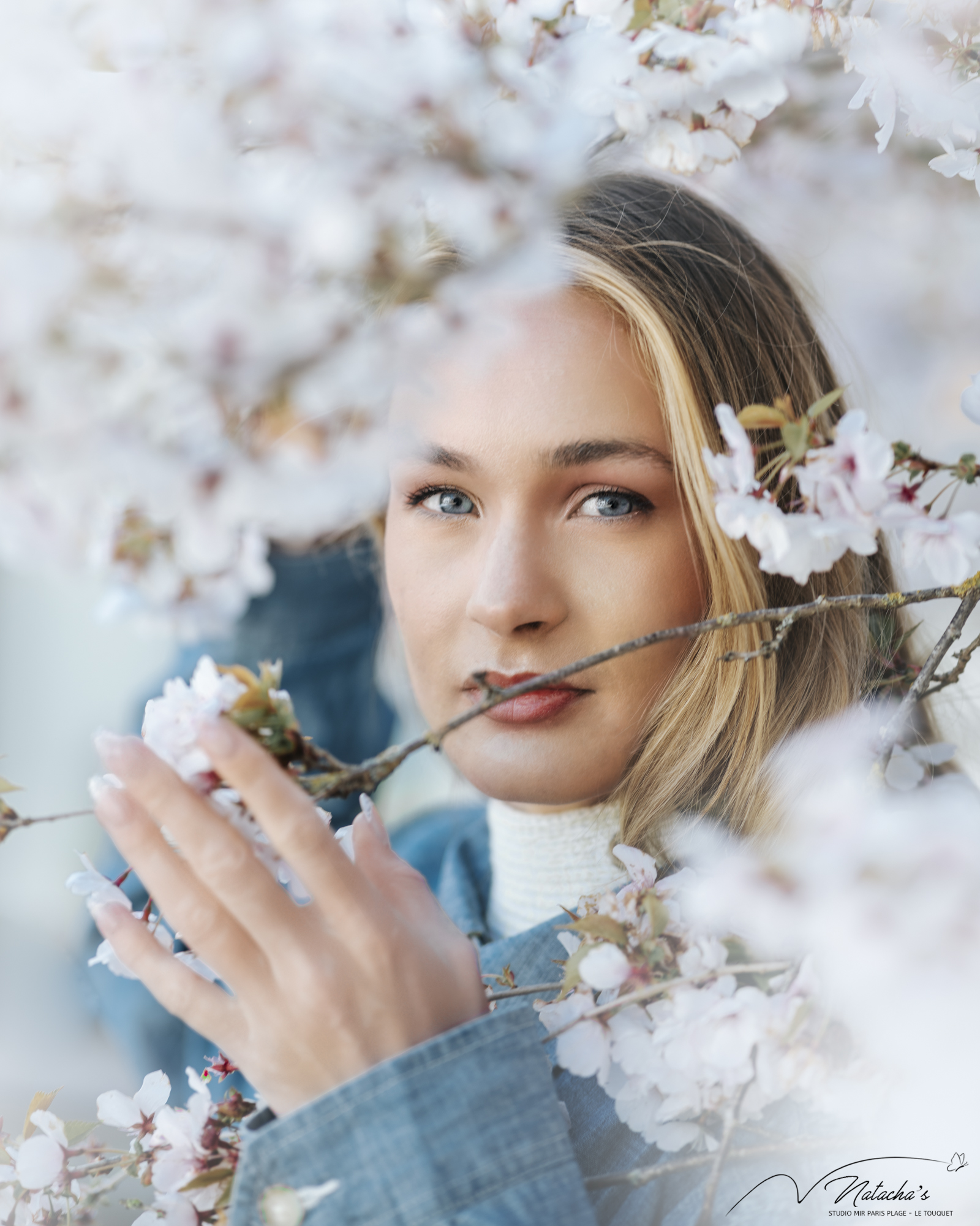 Portrait de femme en fleurs au Touquet