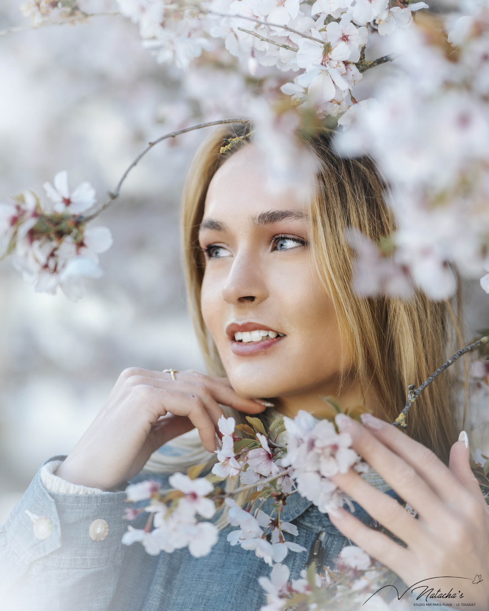 Portrait de femme en fleurs au Touquet
