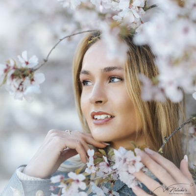 Portrait de femme en fleurs au Touquet